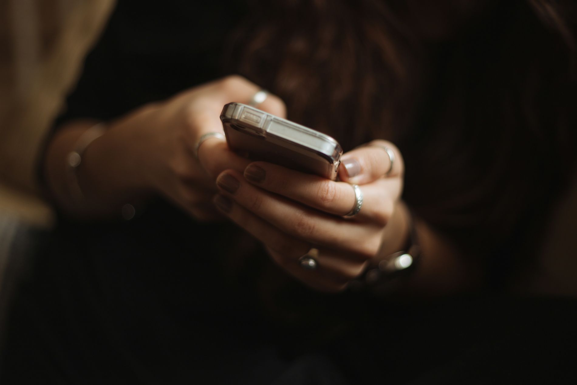 Fórum debate violência digital contra crianças e animais em Jundiaí