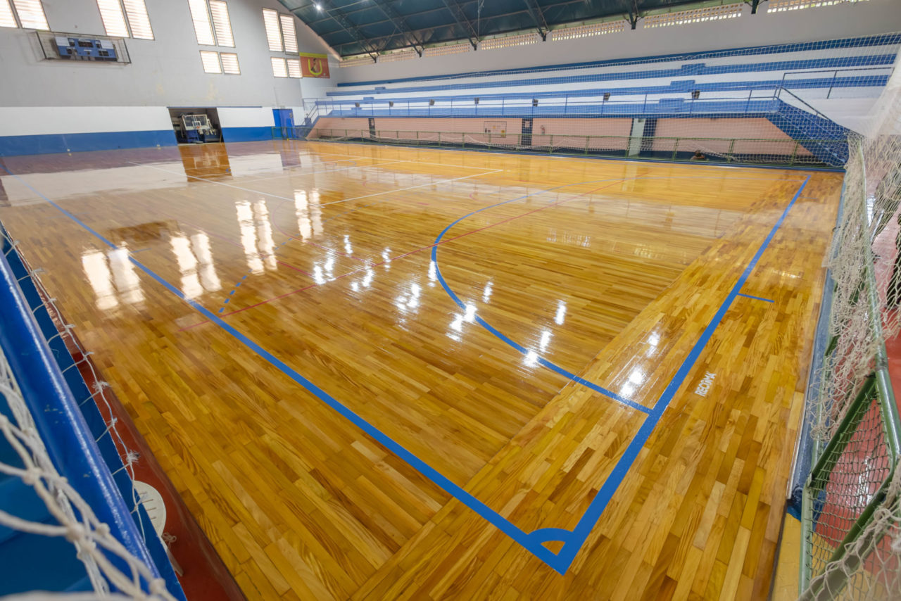 Quadra do CECE Romão é reformada e espaço se prepara para uso