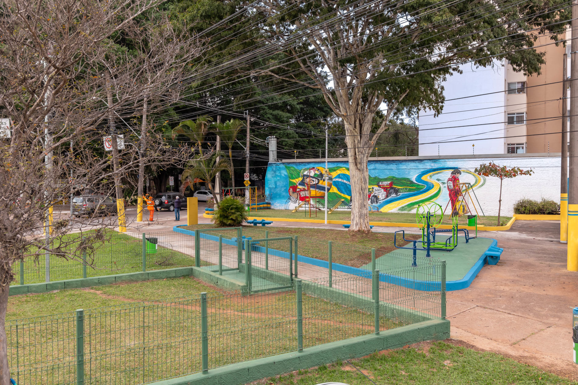 Praça Ayrton Senna é revitalizada na Vila Guarani