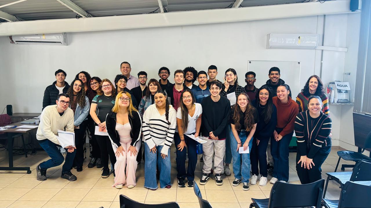 Programa de estágio prepara estudantes para o mercado de trabalho