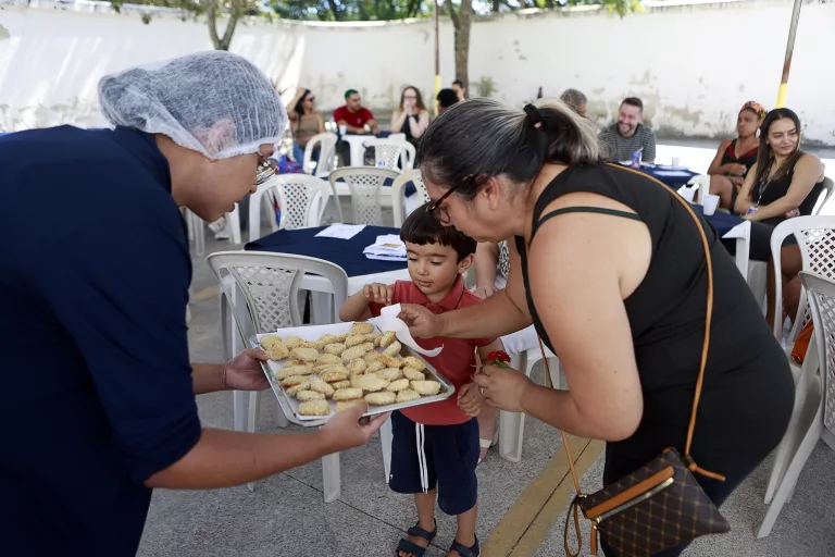 Abril Azul em Franco da Rocha orienta famílias sobre alimentação