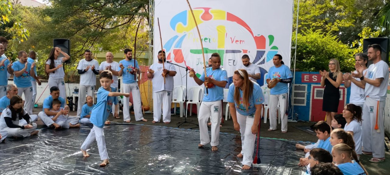Capoeira inclusiva valoriza inclusão na Festa da Uva