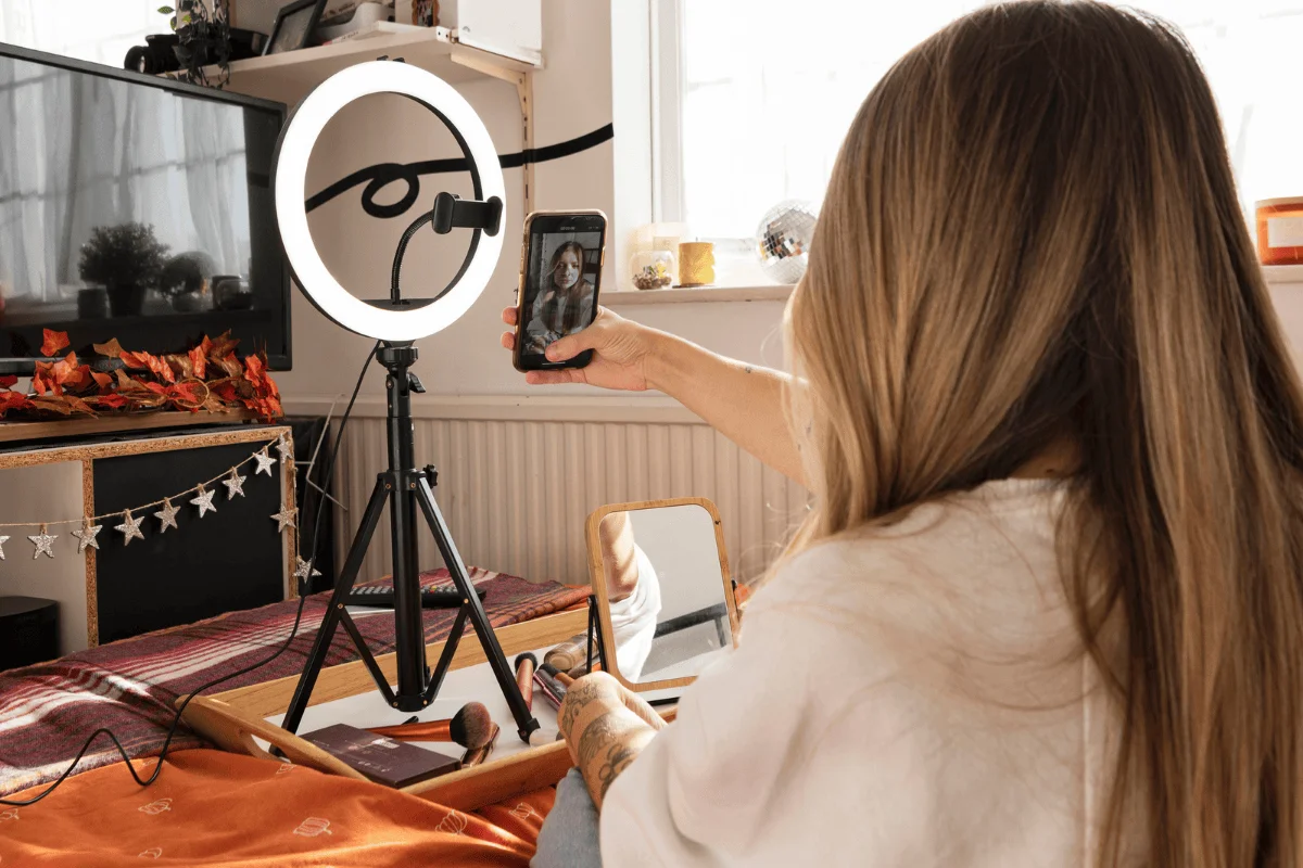 Controle de redes sociais para menores avança no Brasil e no mundo