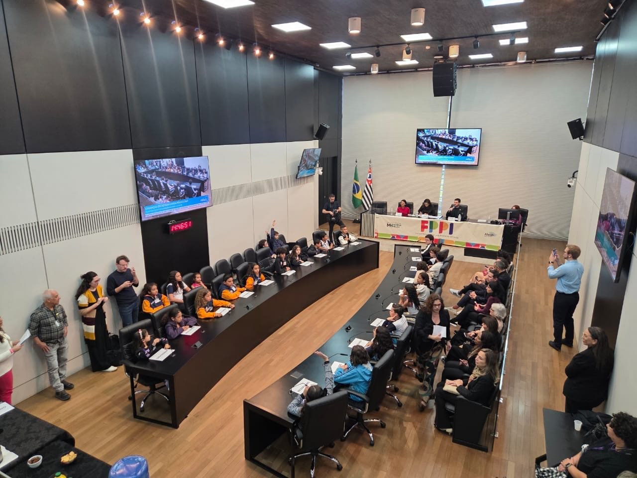 Crianças de Jundiaí participam de debate climático na Alesp