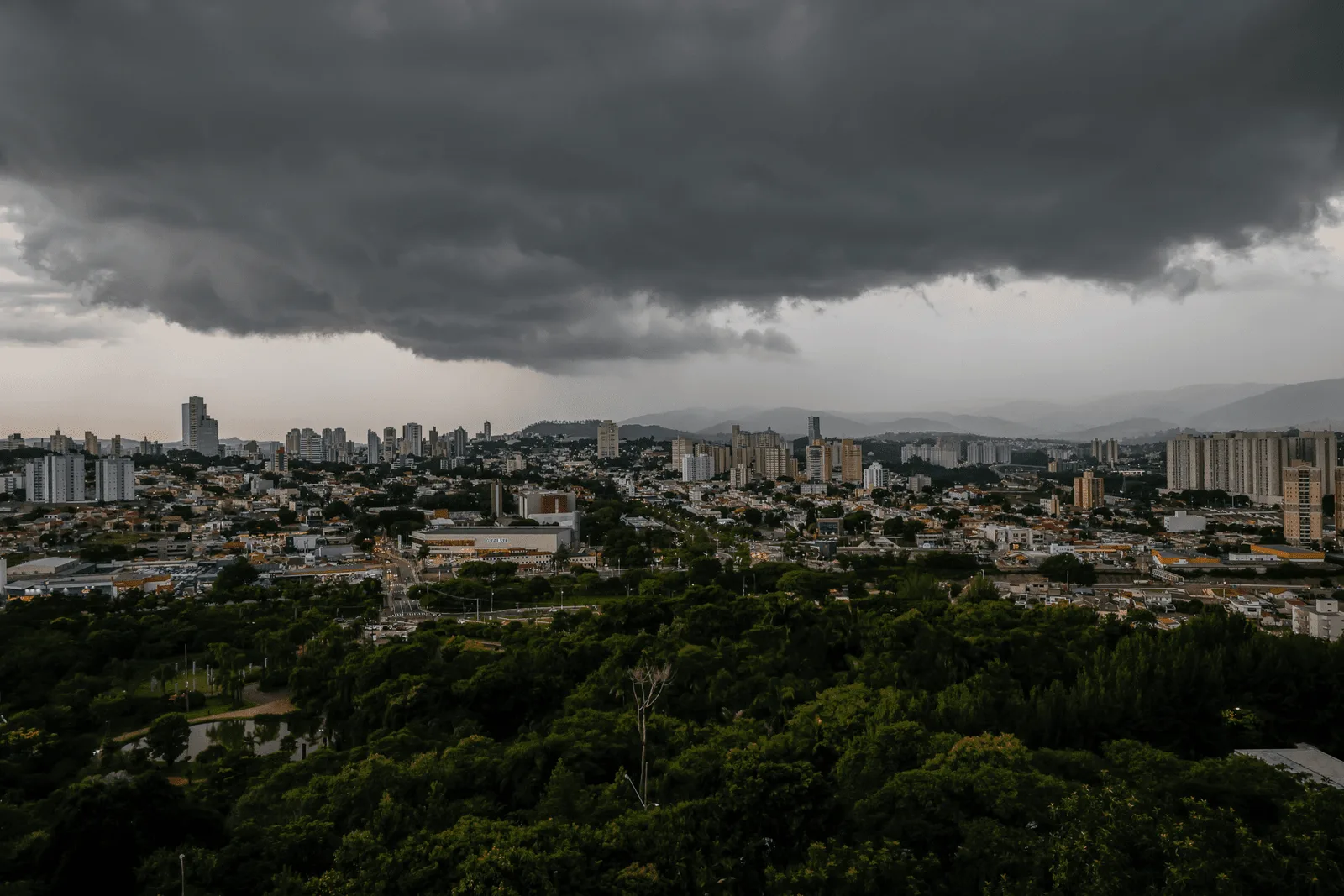 Defesa Civil prorroga alerta de chuvas intensas até quarta-feira (05)