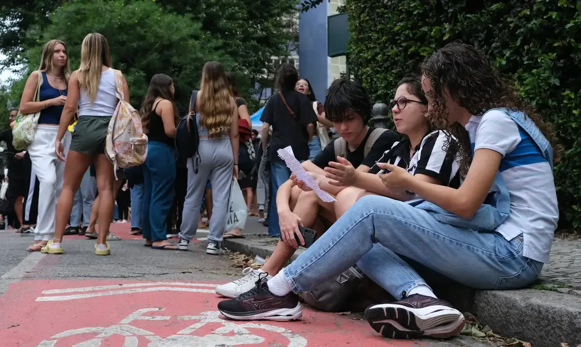 Enem 2025 tem 3,5 milhões de participantes no 1º dia