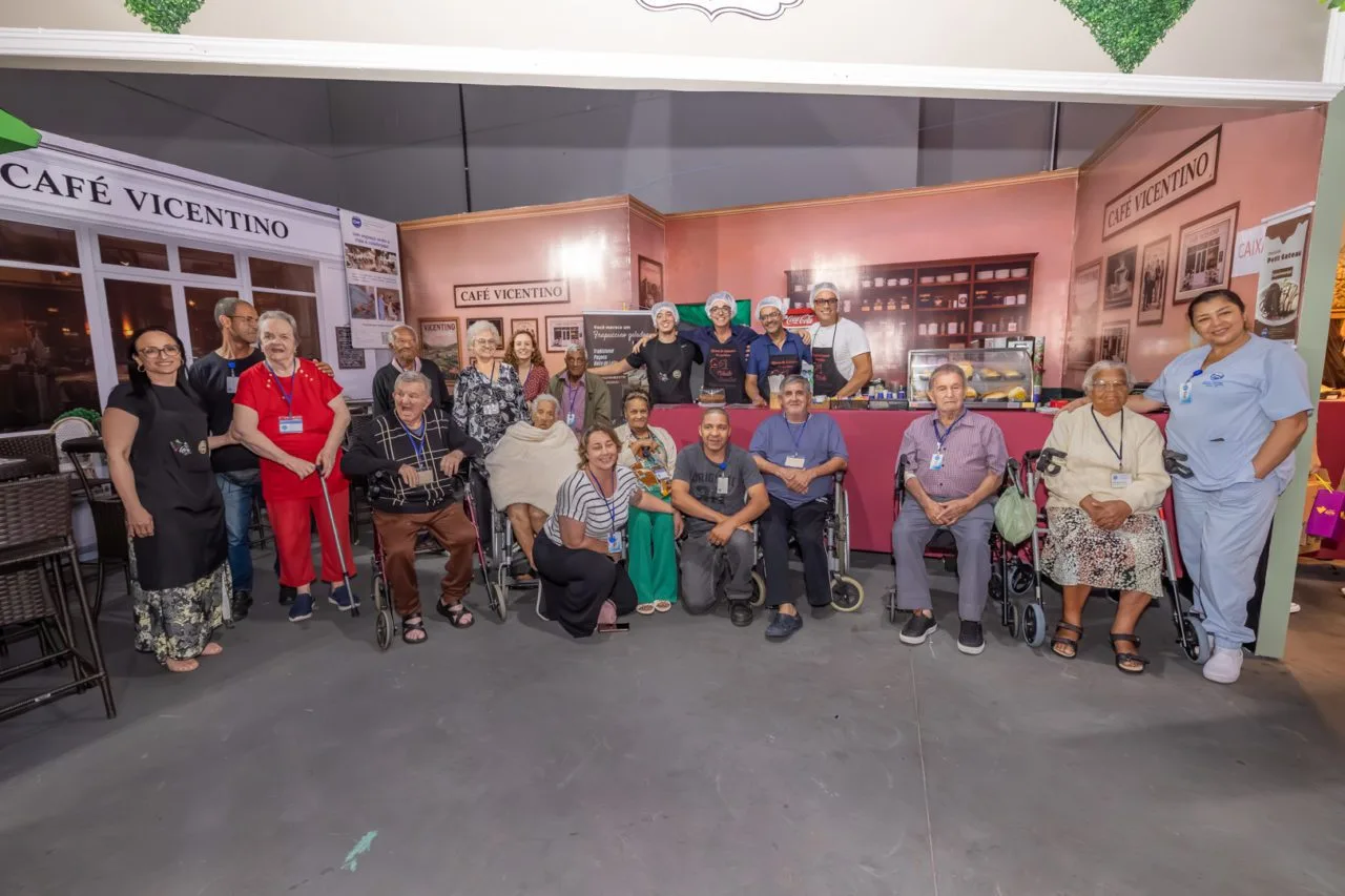 Festa da Uva leva idosos da Cidade Vicentina de volta no tempo