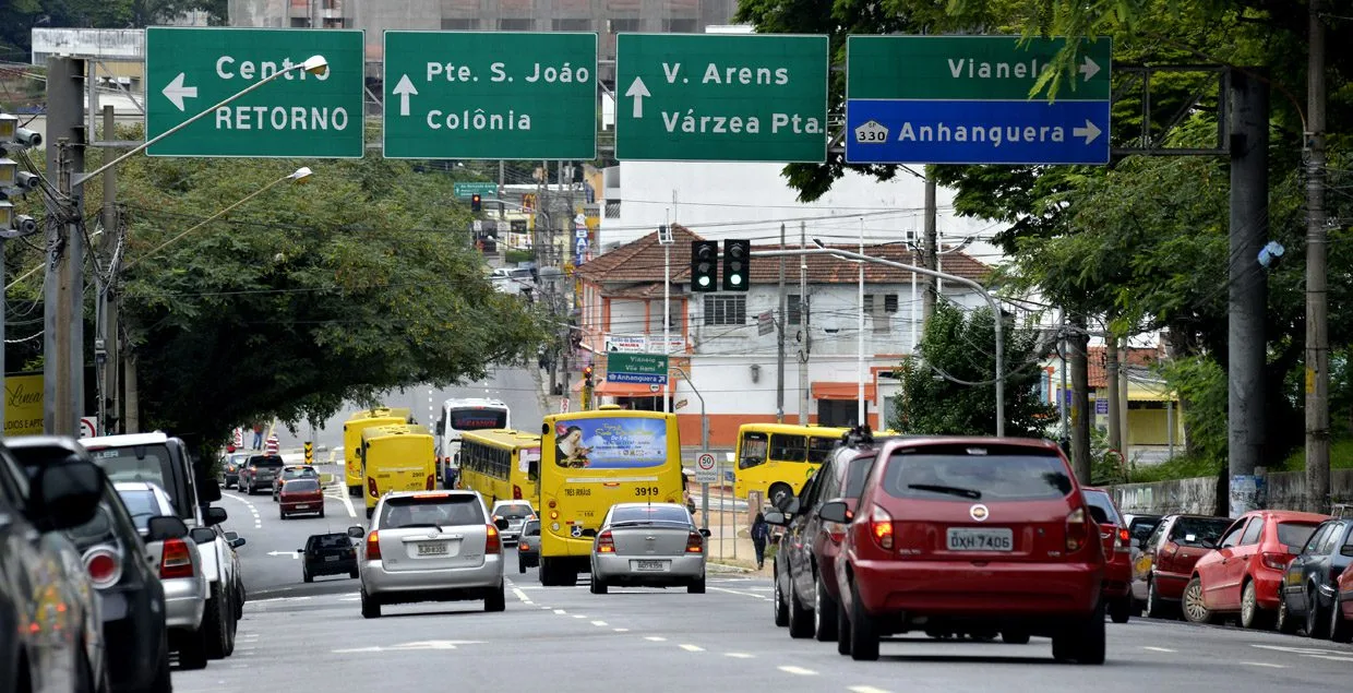Jundiaí tem quase 1 veículo por habitante: frota cresce e ajuda a explicar trânsito pesado