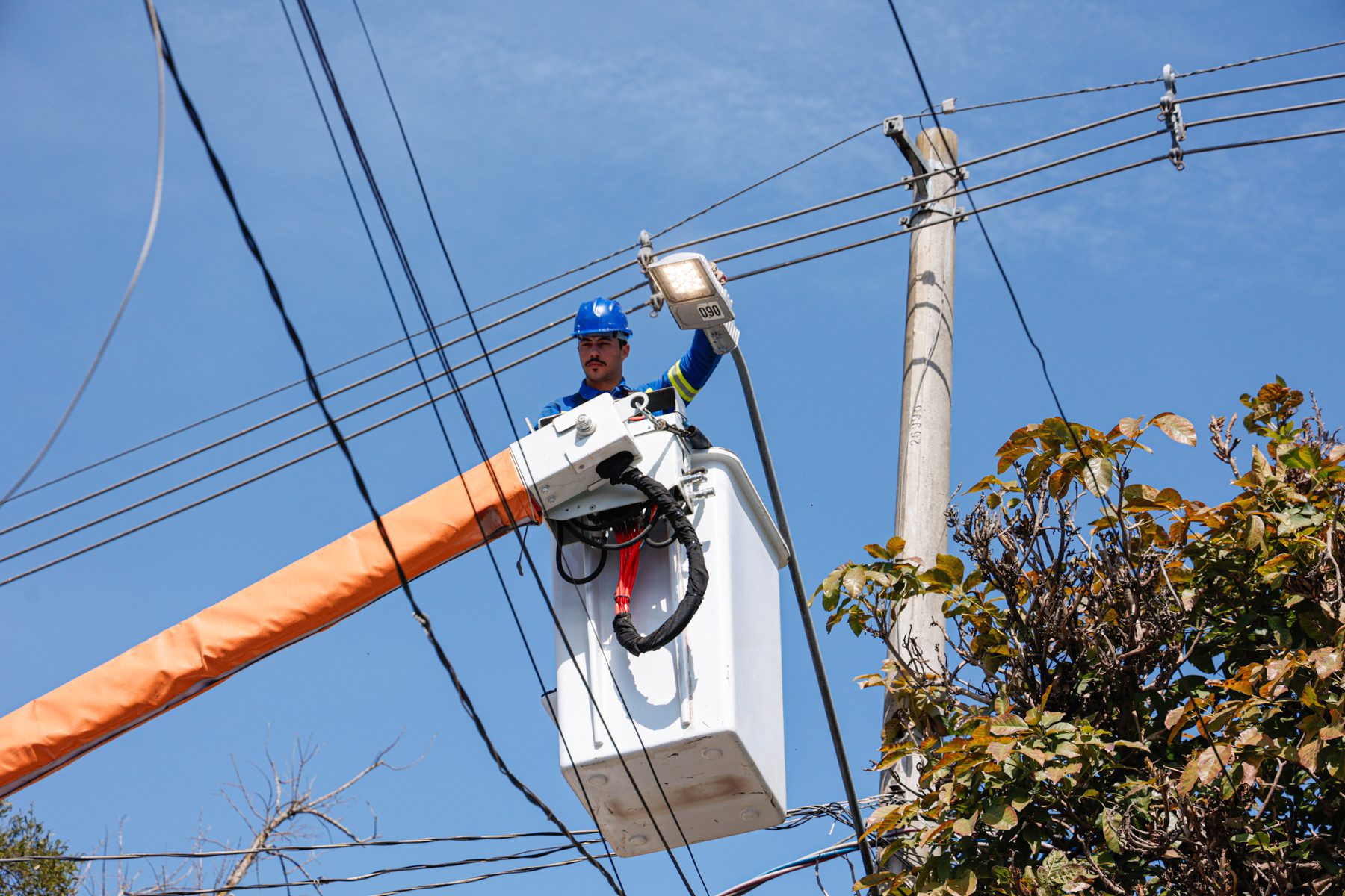 LED melhora iluminação pública em Jundiaí e reforça segurança no Jardim São Camilo