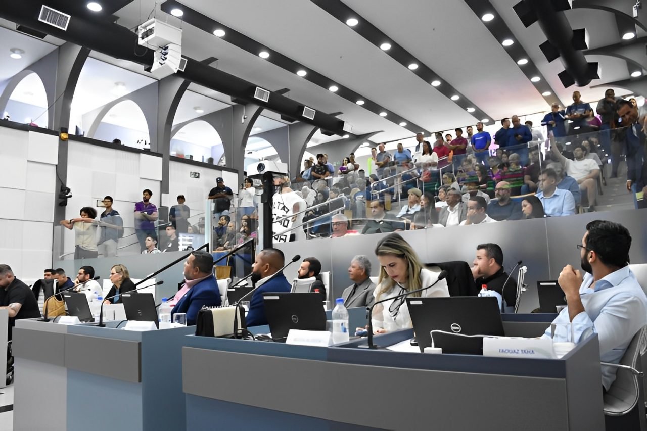 Moção contra cotas trans expõe desconexão política