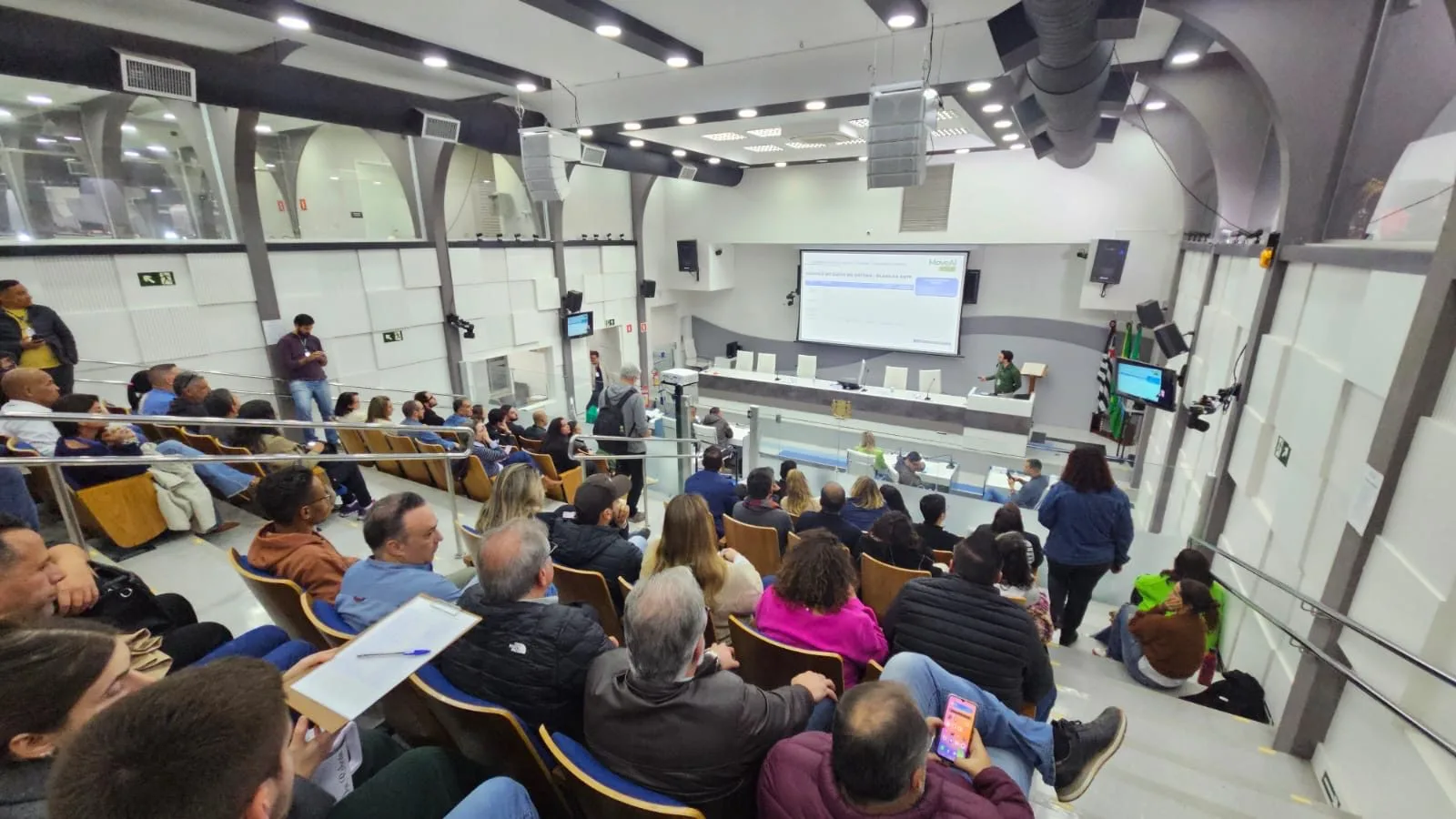 População ajuda a moldar novo sistema de ônibus em audiência pública