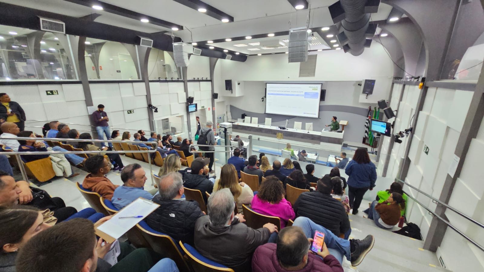 População ajuda a moldar novo sistema de ônibus em audiência pública