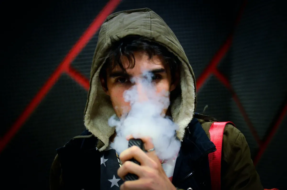 Jundiaí alerta jovens sobre riscos do cigarro eletrônico