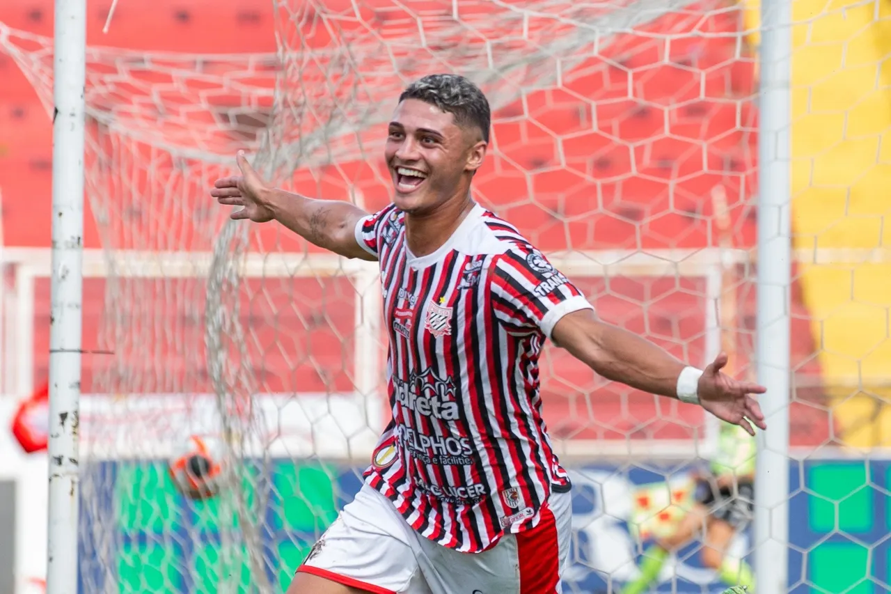 Paulista FC vence e lidera a Série A4!