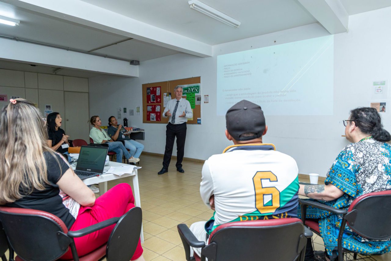 Procon Jundiaí promove palestra sobre golpes digitais no Mês do Consumidor