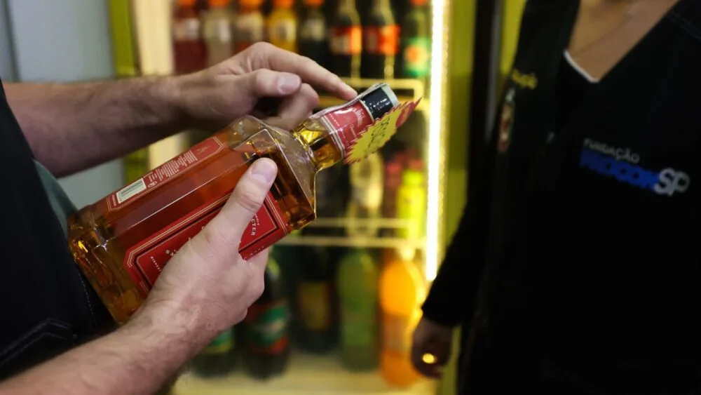 Bares de Jundiaí registram queda de 50% na venda de bebidas por temor de metanol