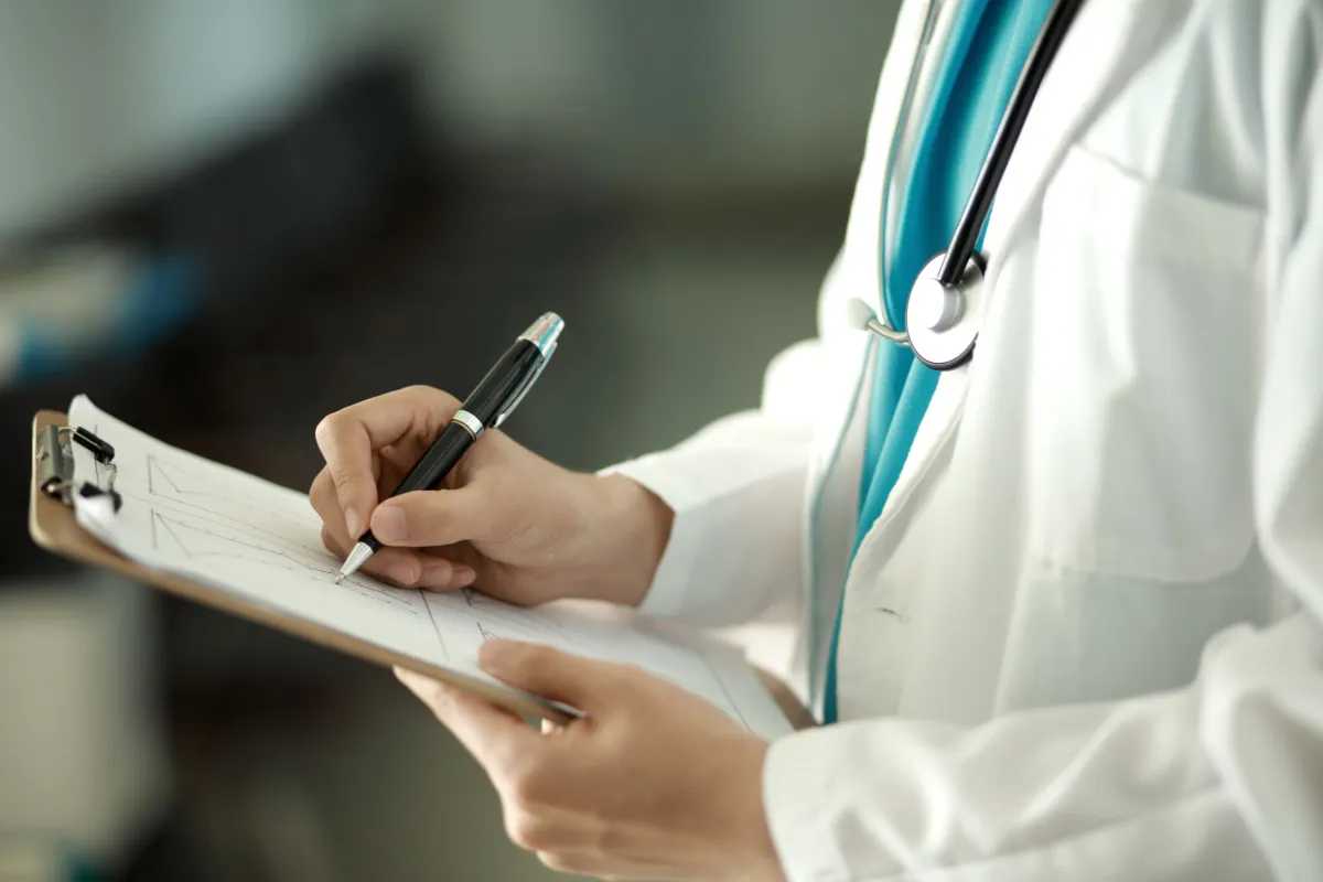Senado aprova “OAB da medicina” para novos médicos